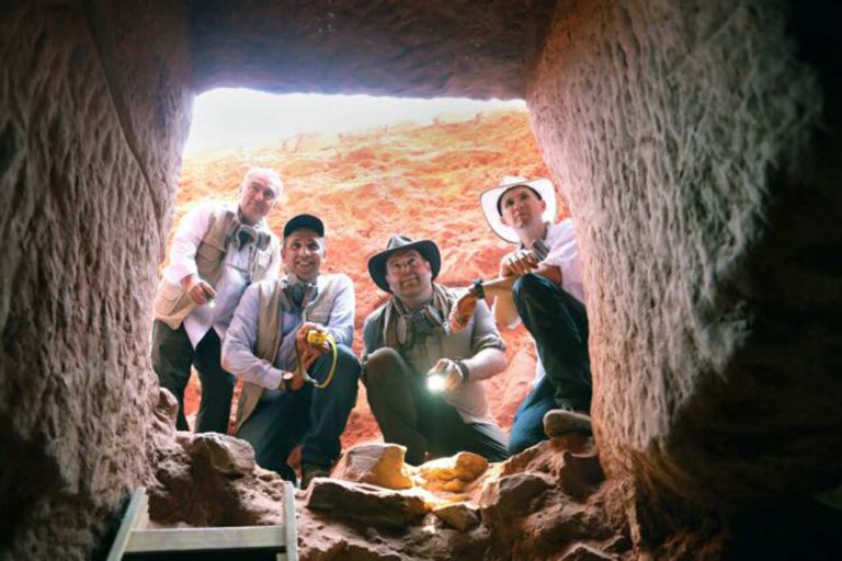 Petra: descubren una tumba intacta con doce esqueletos bajo el tesoro